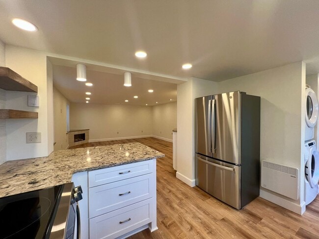 Building Photo - Private Waterfront Apartment