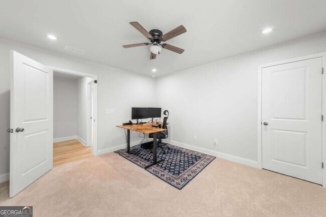 Building Photo - 96 Fairway Dr
