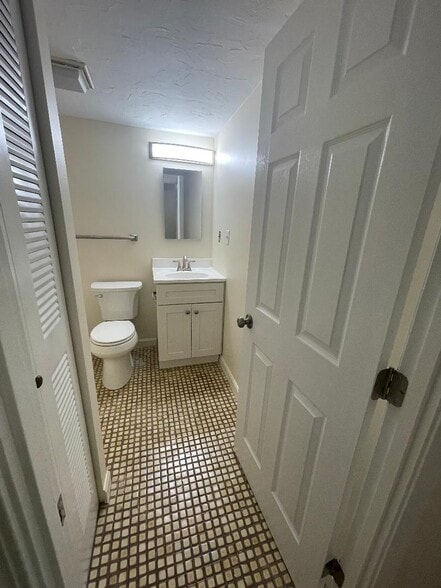 bathroom - 320 Salem St