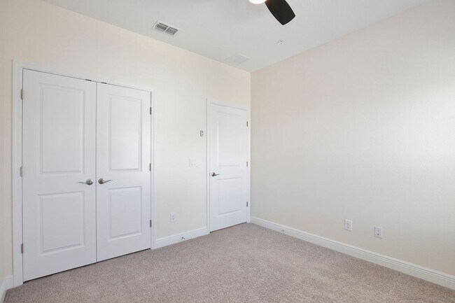 Building Photo - Stunning 3/2.5 Modern Townhome with a Priv...