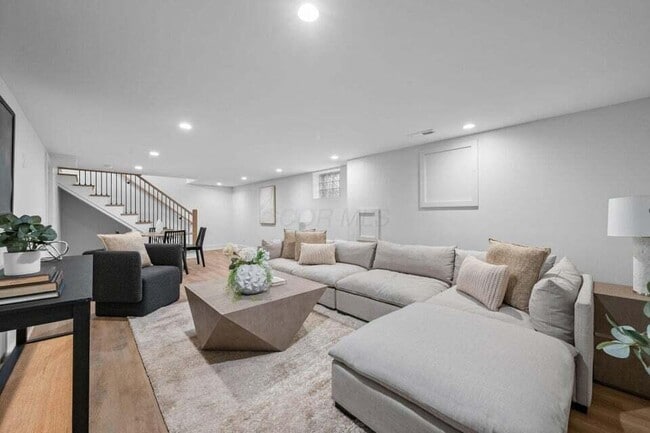 Building Photo - 2777 Donna Dr