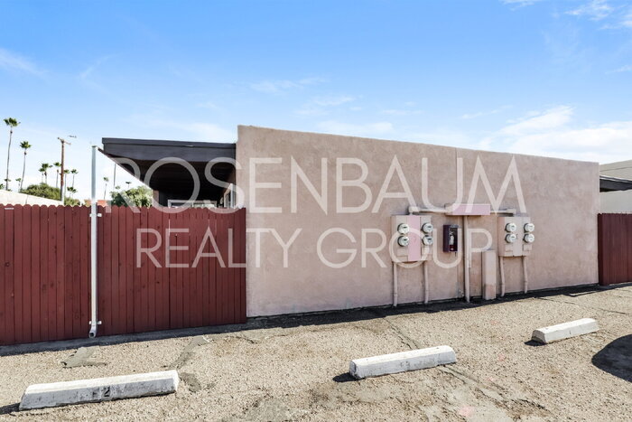 Building Photo - 2625 N Alvernon Way