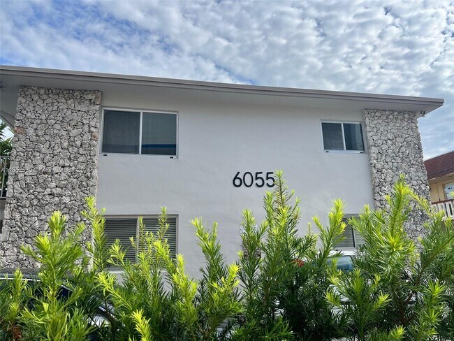 Primary Photo - 6055 NW 37th St