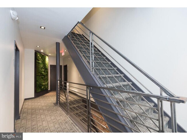 Building Photo - 1602 Sansom St