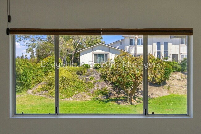 Building Photo - 3550 Sandpiper Pl