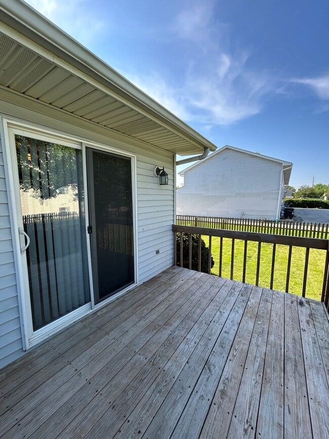 Building Photo - 2 Bedroom Townhome - Close to ISU Campus & Heartland