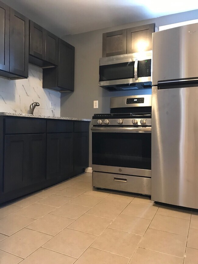 Building Photo - 32 Truman St