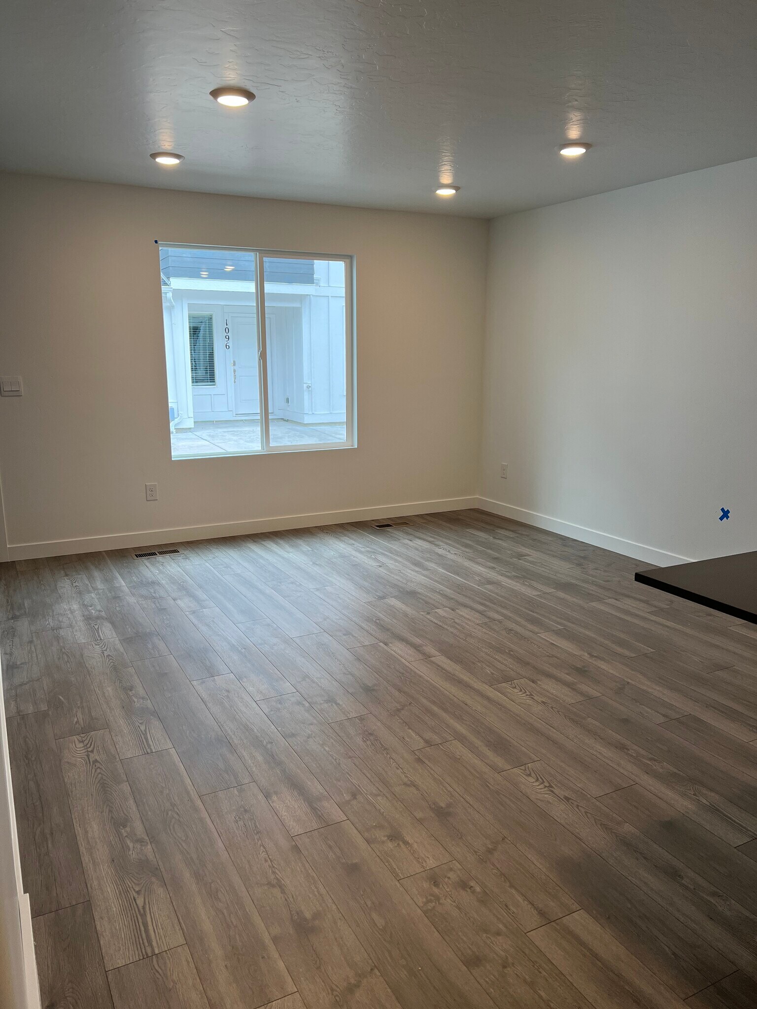 Building Photo - 1099 E Yard Row