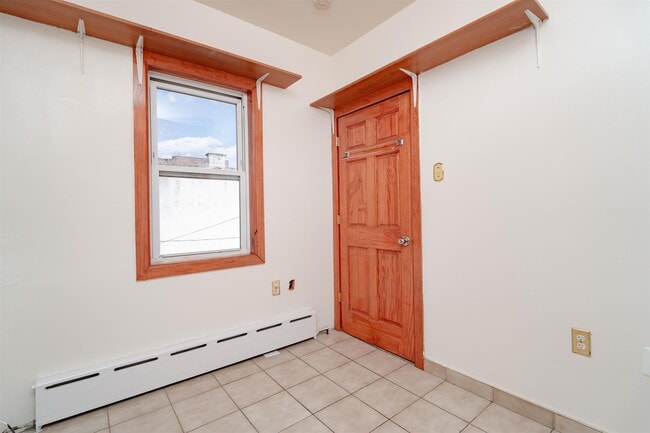 Building Photo - 724 17th St