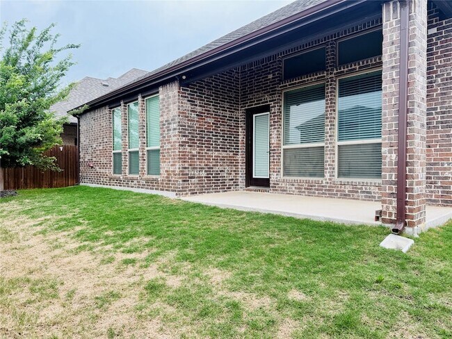 Building Photo - 3401 Riverlawn Dr
