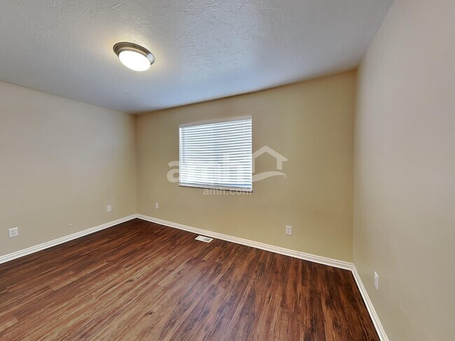 Building Photo - 771 S 900 E