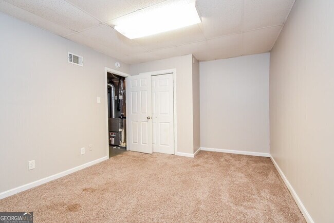 Building Photo - 28 Sweetwater Dr
