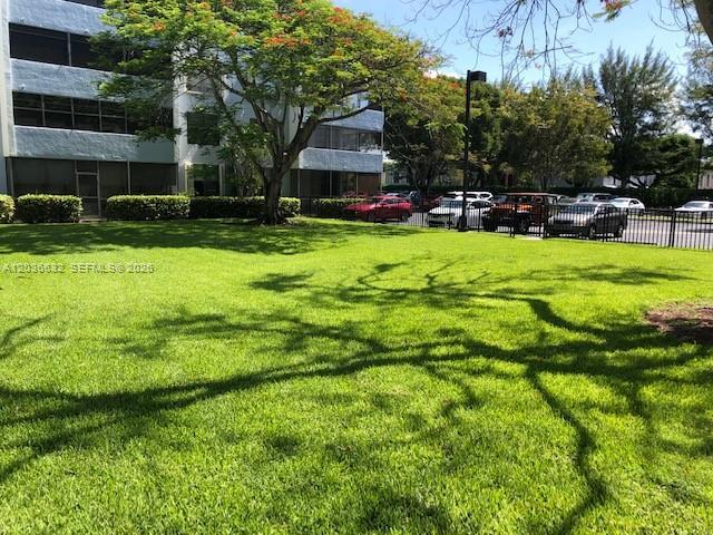 Building Photo - 10852 N Kendall Dr