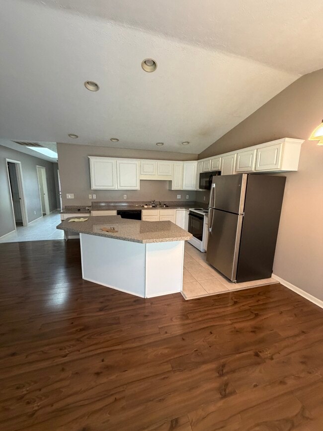 Building Photo - 5677 Maple Ln