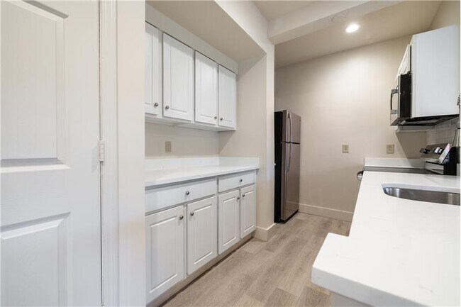 Building Photo - 206 Montoya Dr