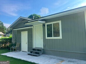Building Photo - 572 Lancelot Dr