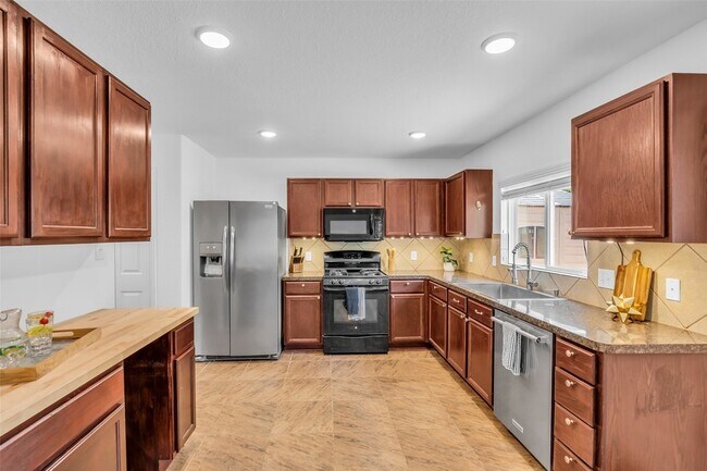 Building Photo - 16718 Warbler Dr