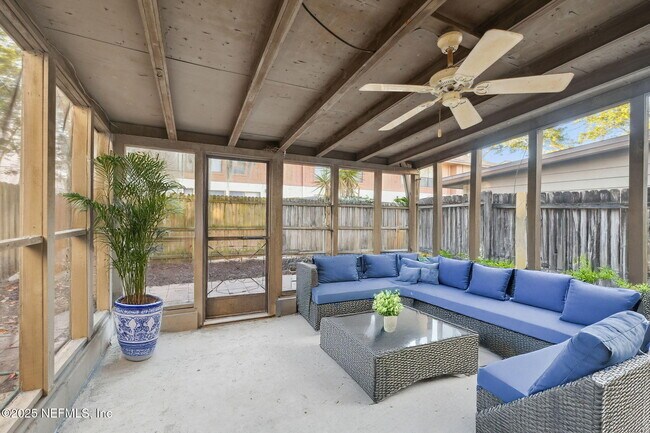 Building Photo - 1138 Fromage Cir W
