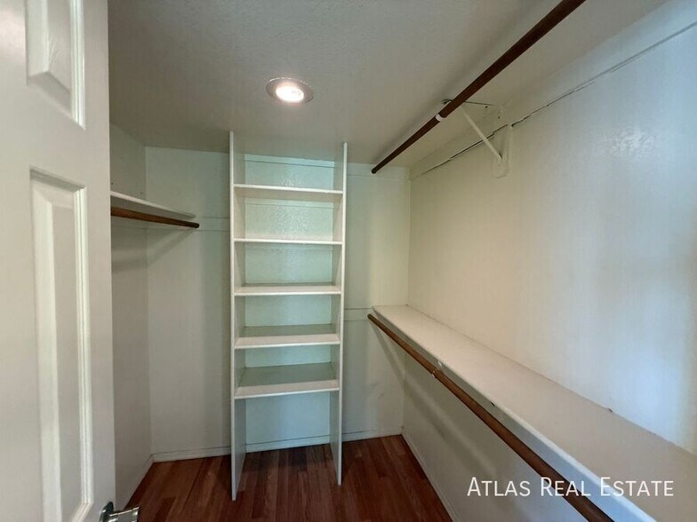 Building Photo - 1425 W Coral Reef Dr