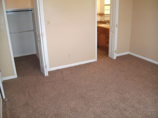 Building Photo - 2300 N Thornton St