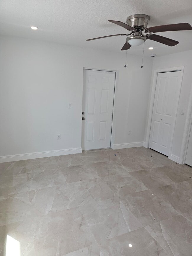 Building Photo - 5029 Sunrise Blvd