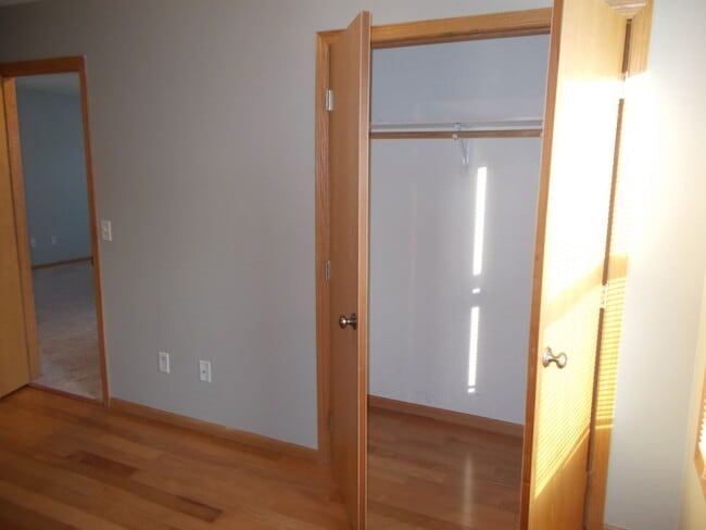 Building Photo - 3 Bedroom, 1 Bathroom Home.