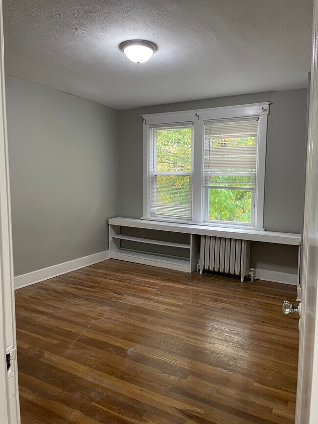 Building Photo - 2526 Beechwood Blvd