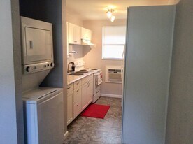 Kitchen/Washer/Dryer - 911 Phillips St