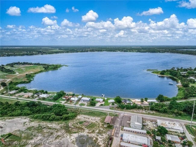 Building Photo - 403 Lake Lotela Dr