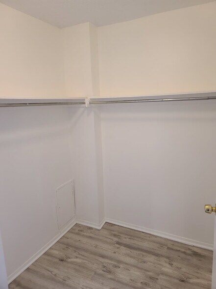 Building Photo - 501 Slaters Ln