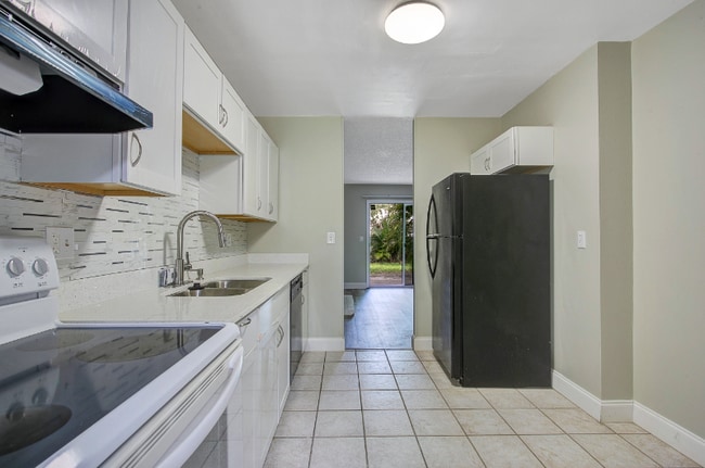 Building Photo - 2363 Huntington Green Ct
