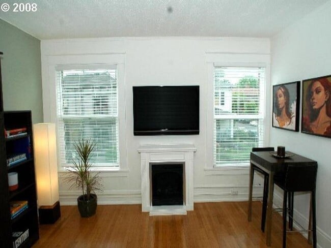 Building Photo - City of Portland Condo Studio, Great Location!