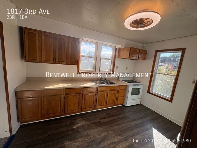 Building Photo - 1817 3rd Ave