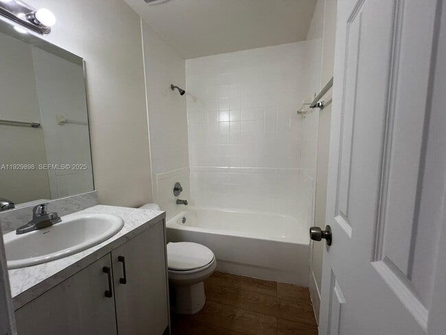 Building Photo - 324 W 74th Pl