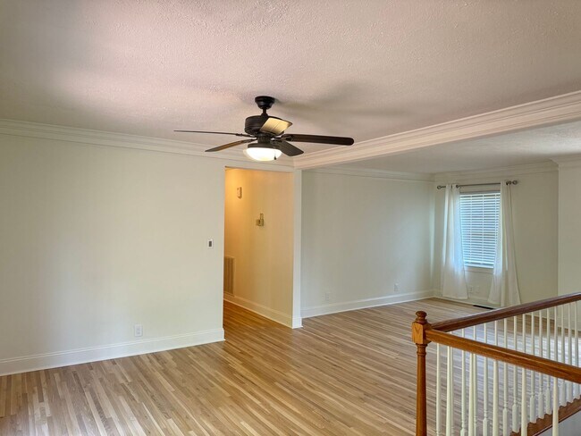 Building Photo - Beautiful 3 Bed 3 Bath Home nestled in St. B!