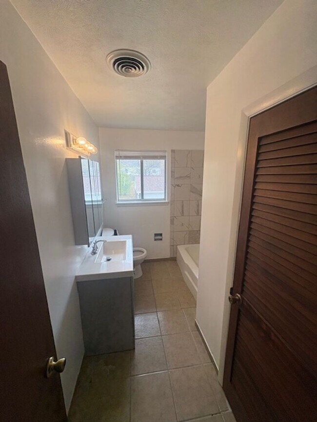 Building Photo - 3406 N Missouri Ave