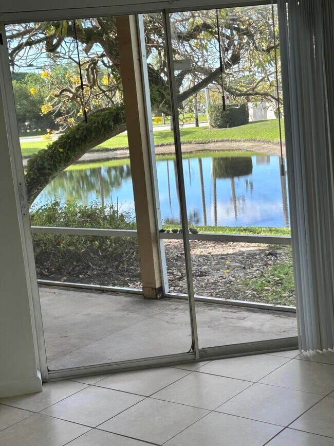 Building Photo - 4863 Via Palm Lakes