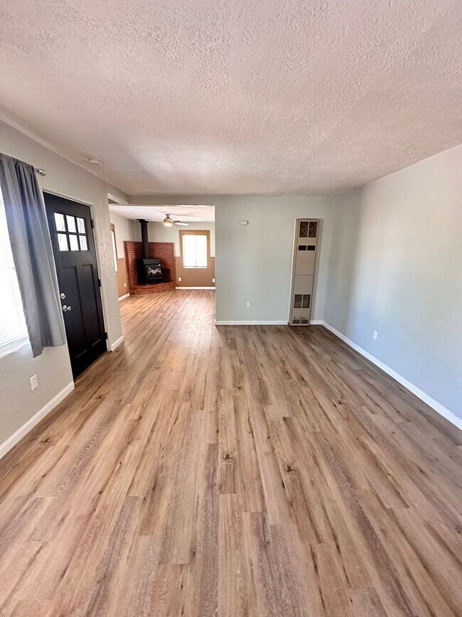 Building Photo - 2120 La Veta Dr