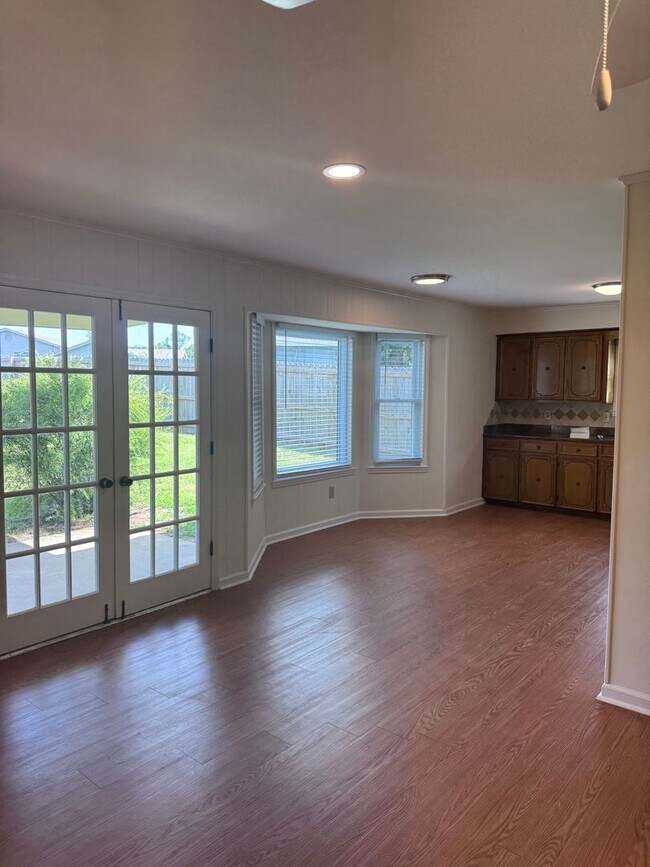 Building Photo - 1115 Briar Creek Rd