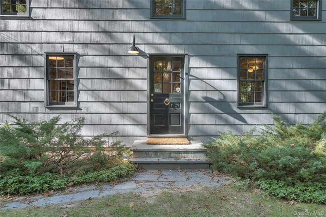 Building Photo - 210 Robinson Ln