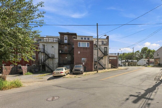 Building Photo - 849-851 Manor St