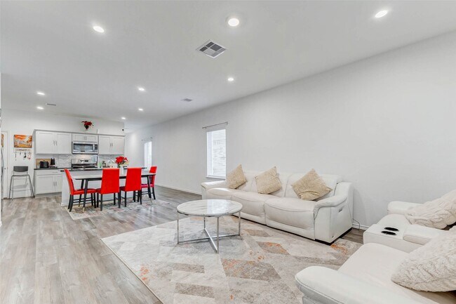 Building Photo - 5122 Sequoia Hts Ln