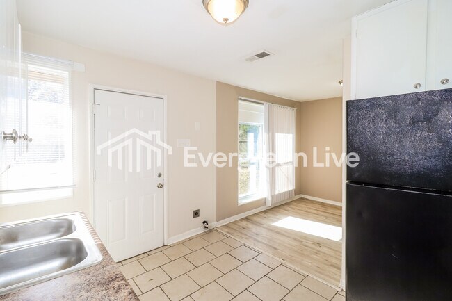 Building Photo - 4089 Rhodes Ave