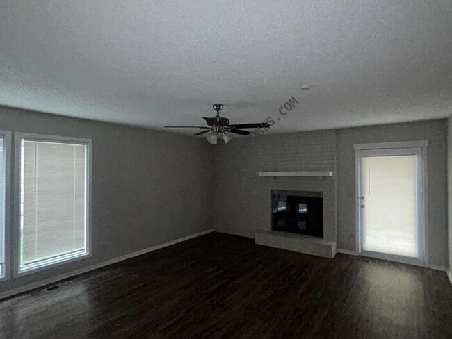 Building Photo - 5711 E 33rd Ct