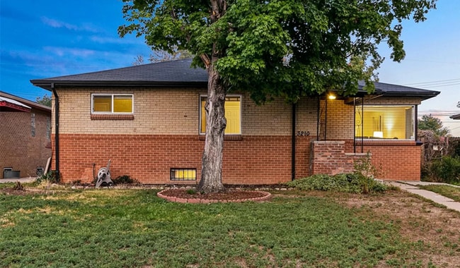 Building Photo - Furnished 3 bedroom 1 bathroom apartment