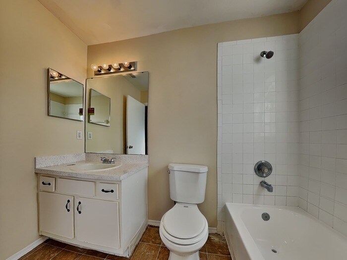 Building Photo - 11102 River Grove Dr