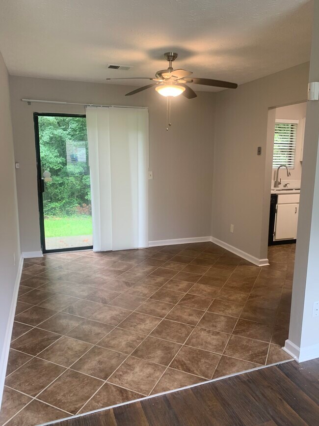 Building Photo - 7095 Birling Dr