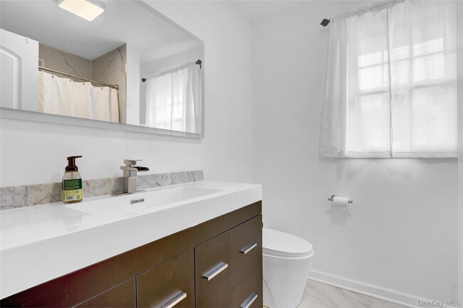 Building Photo - 4 Shore View Cir