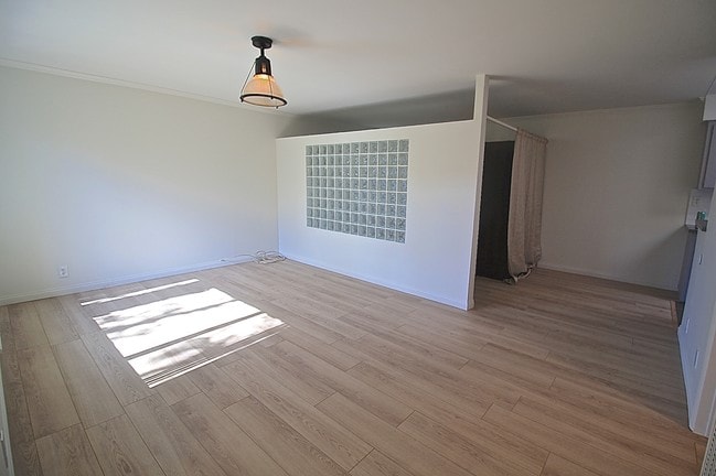 Building Photo - 11138 Aqua Vista St