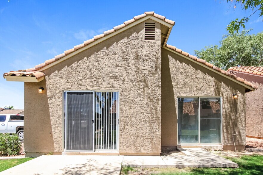 Building Photo - 7040 W Olive Ave